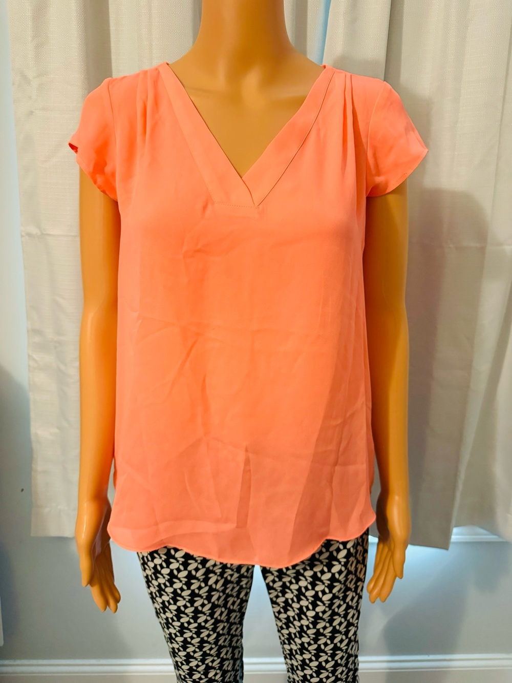 Pretty Apt. 9 bright orange size SP short sleeve v-neck blouse new